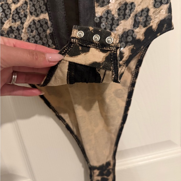 Leopard Print Sheer Chemise bodysuit - Picture 5 of 8